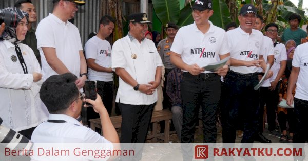 Pj Gubernur Sulsel Dampingi Menteri AHY Serahkan 50 Sertifikat Hasil PTSL di Gowa