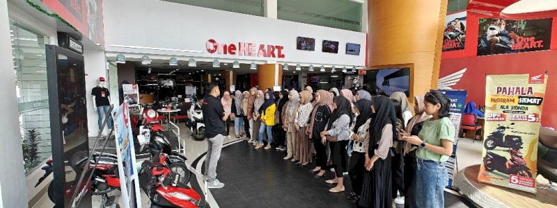 Mahasiswa Antusias Ikuti Tour Showroom Astra Motor Sulawesi Selatan