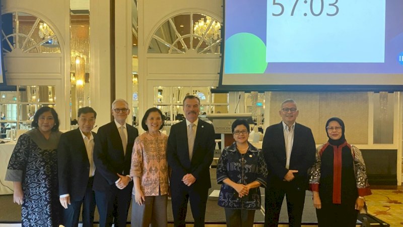 Ketua Dewan Audit OJK Sophia Wattimena dalam Forum of Firms (FoF) Meetings yang dilaksanakan pada 22 – 24 April 2024 di Singapura. Pertemuan ini merupakan rangkaian dari International Federation of Accountants (IFAC) Asia Pasific Sustainability Exchange dan dihadiri oleh Senior Partner Global dan Regional dari Kantor Akuntan Publik anggota FoF, serta regulator dan penyusun standar akuntansi di wilayah Asia Pasifik. 
