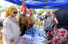 Hadiri Peringatan HUT Jeneponto, Pj Ketua TP PKK Sulsel Serahkan Sejumlah Bantuan