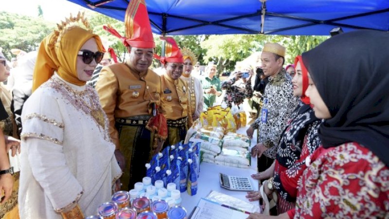 Hadiri Peringatan HUT Jeneponto, Pj Ketua TP PKK Sulsel Serahkan Sejumlah Bantuan