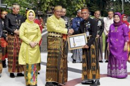 Peringatan Hardiknas Tingkat Provinsi Sulsel Bertabur Penghargaan