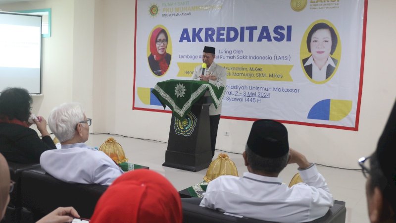 Rektor Unismuh Makassar Prof. Dr. Ambo Asse memberikan sambutan di hadapan tim Survey 