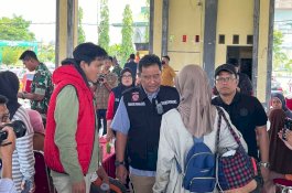 Helikopter Pembawa Bantuan Berhasil Mendarat di Latimojong Luwu, 8 Warga Ikut Dievakuasi