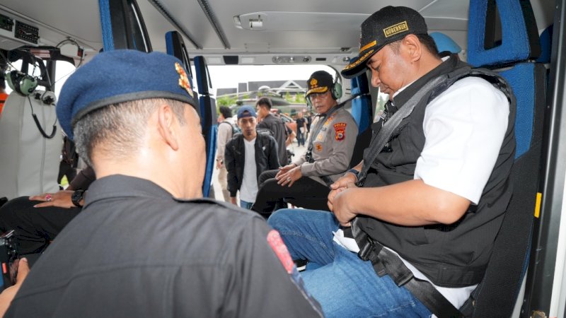 Pj Gubernur dan Kapolda Sulsel Pantau Wilayah Terdampak Banjir dan Longsor dari Udara