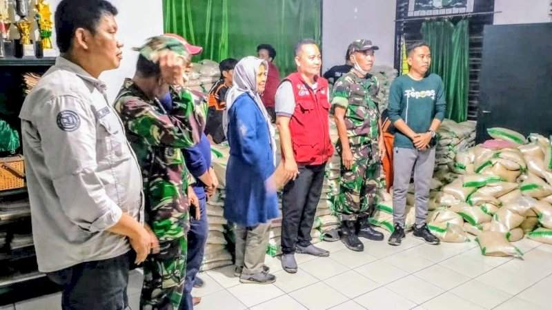 Pemkab Wajo Gelontorkan Bantuan Beras Untuk Korban Bencana Banjir dan Tanah Longsor