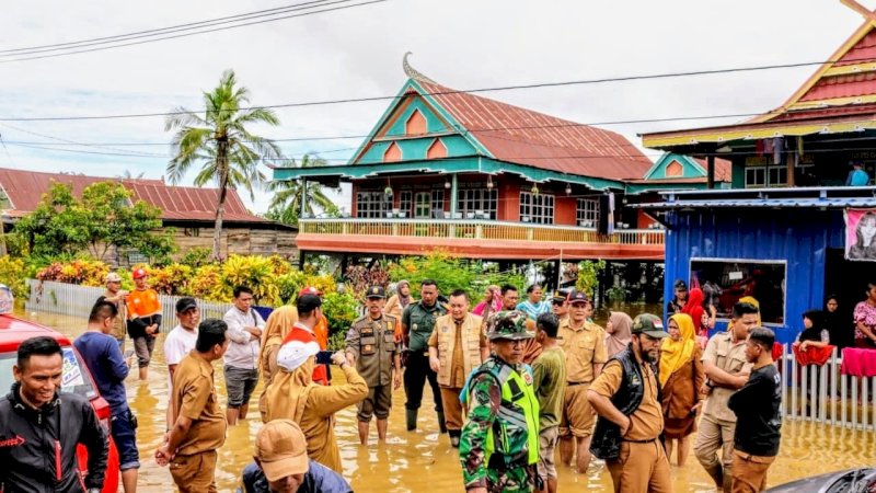 Pastikan Kondisi Warga, Penjabat Bupati Wajo Pantau Banjir Di Tiga Kecamatan