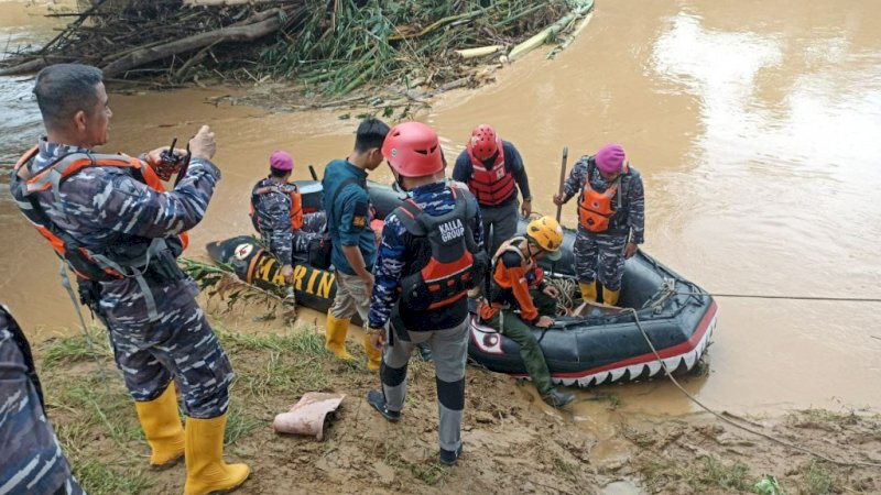 Kalla Rescue Terjun Langsung Evakuasi Korban Banjir Luwu