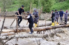 Upaya Penjabat Gubernur Temui Warga Korban Bencana di Latimojong dan Bajo Barat