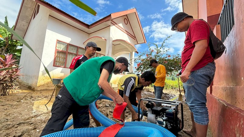 Kalla Rescue beberapa pihak terkait membantu evakuasi menggunakan perahu karet dan membersihkan fasilitas umum yang terdampak banjir. Selain itu, Kalla Rescue juga melakukan pendataan bantuan yang dibutuhkan warga terdampak untuk LAZ Hadji Kalla. 