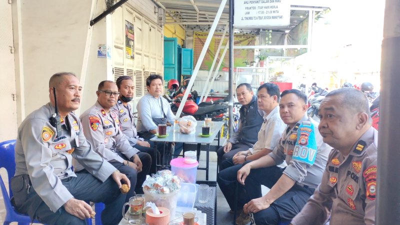 Wujud Kebersamaan, Kapolsek Bontoala Coffee Morning dengan Personilnya