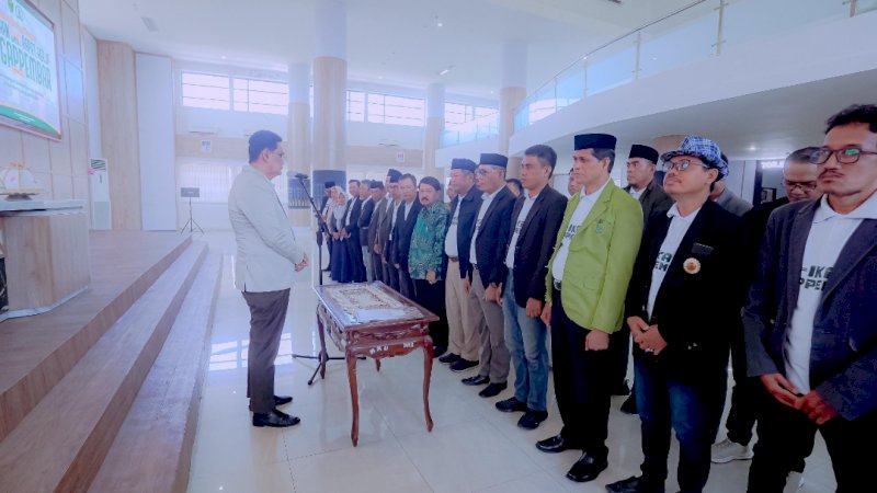 Bupati Barru Lantik dan Buka Rapat Kerja IKA GAPPEMBAR, Harapkan Program Kerja Realistis