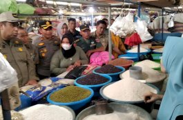 Jelang Lebaran, Bupati Maros Pantau Harga Sembako di Pasar Tradisional