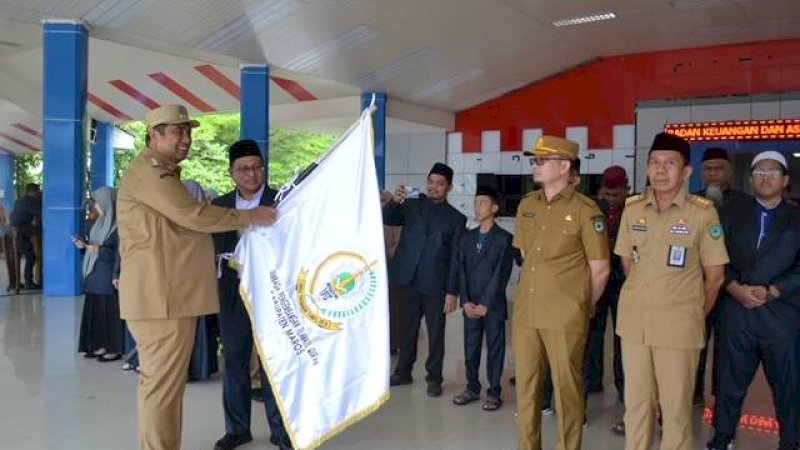 Lepas Kafilah MTQ, Bupati Maros Janjikan Umroh Bagi Peraih Medali Emas