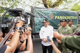 Pangdiv 3 Kostrad dan Pj Gubernur Sulsel Lepas 10 Truk Bantuan untuk Korban Banjir di Luwu
