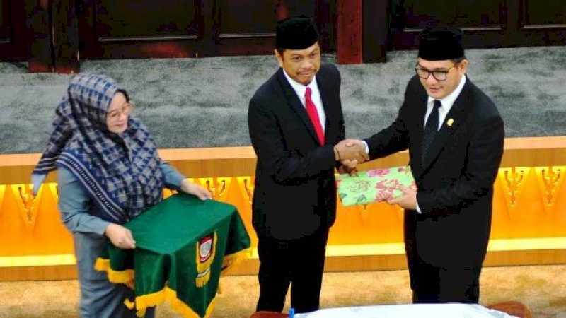 Pj Sekda Laporkan Capaian Pendapatan Daerah 2023 Dalam Paripurna DPRD Makassar