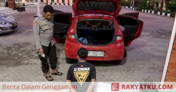 Pemuda Linglung Telanjang Dada di Atas Kap Mobil, Polisi Temukan Sabu-sabu