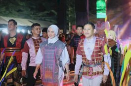 Bangga Produk Lokal: Busana Wastra Corak Berru Tampil Berkilau di Berbaur Fest 2024
