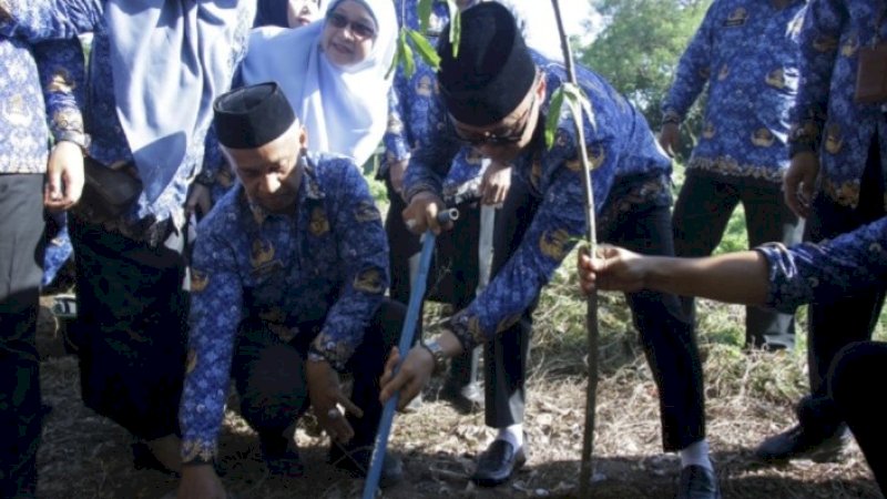 Penjabat Gubernur Launching Gerakan Sulsel Menanam