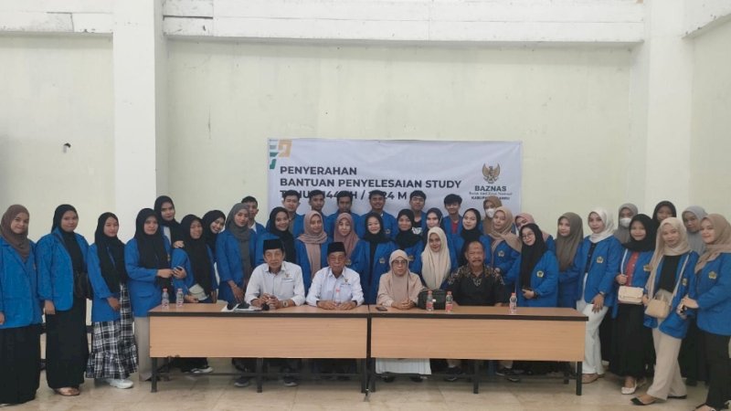 Baznas Barru Beri Bantuan Rp 3 Juta ke 47 Mahasiswa Berprestasi, 3 di Luar Sulawesi