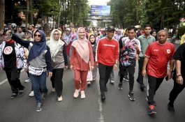 Penjabat Gubernur dan Ketua TP PKK Sulsel Ramaikan Car Free Day Sudirman