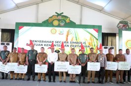 Mentan Serahkan Bantuan Pertanian Senilai Rp410 Miliar untuk Bencana di Sulsel