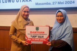 Diserahkan Bupati Luwu Utara, 12 Perempuan PPKS Terima Bantuan Usaha