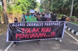 Tolak RUU Penyiaran, Aliansi Jurnalis Parepare Gelar Aksi di Depan Gedung Dewan