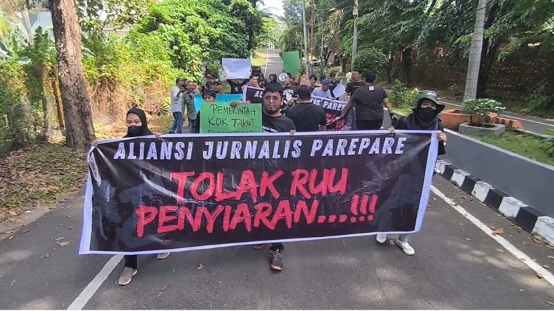 Tolak RUU Penyiaran, Aliansi Jurnalis Parepare Gelar Aksi di Depan Gedung Dewan