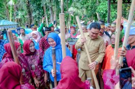 Suardi Saleh-Dokter Ulfah Hadir di Pesta Adat Paengge: Dorong Regenerasi Pelaku Budaya