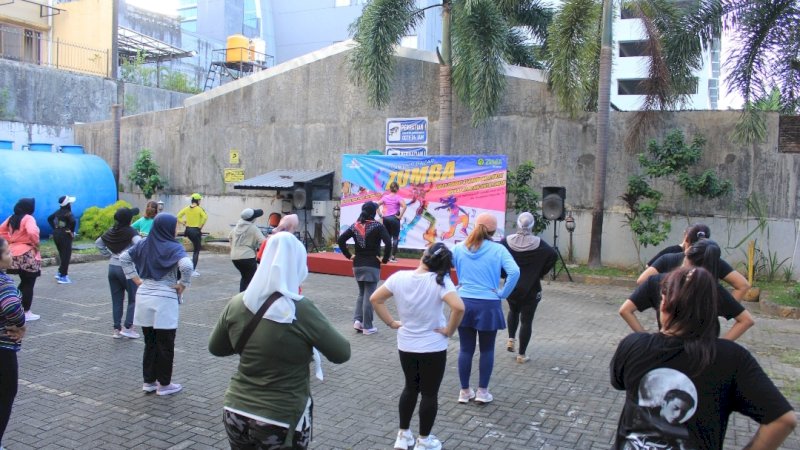 Bazar zumba bersama Management Grand Asia Hotel, minggu (9/6) 