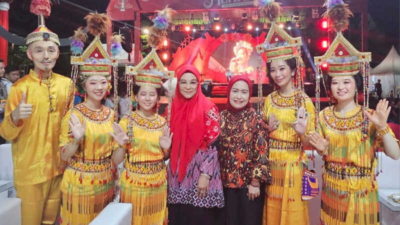 Dekranasda Ikuti Festival Sulsel Menari di CPI Makassar