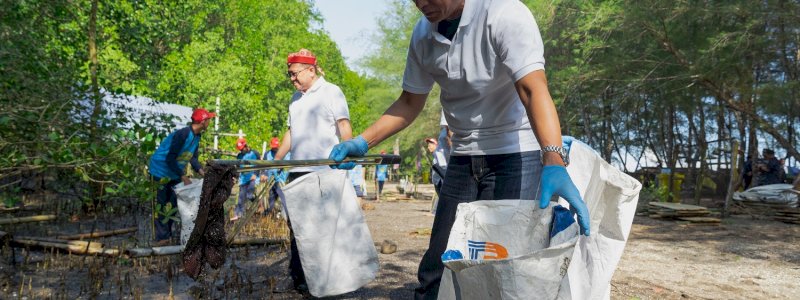 Peringati Hari Lingkungan Hidup Sedunia, Yayasan AHM Tanam Puluhan Ribu Mangrove