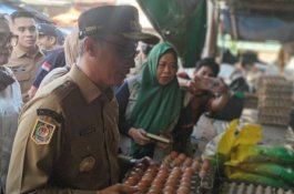 Ketua DPRD Sulsel Dampingi Pj Gubernur Prof Zudan Kunjungan Operasi Pasar Jelang Iduladha