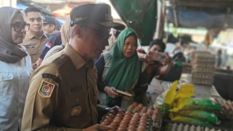 Ketua DPRD Sulsel Dampingi Pj Gubernur Prof Zudan Kunjungan Operasi Pasar Jelang Iduladha 