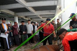 Pj Gubernur Sulsel Saksikan Pemotongan Hewan Kurban di Masjid Kubah 99 Asmaul Husna
