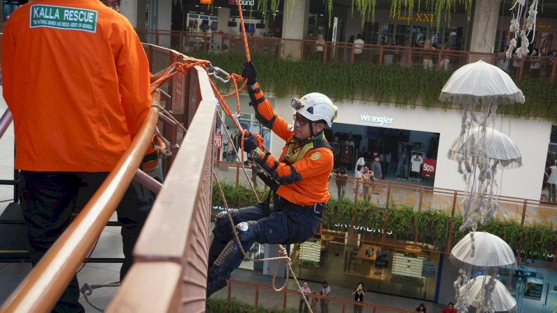 Sebelum meresmikan sekretariat Kalla Rescue di NIPAH PARK tim Sar Kalla Rescue melakukan simulasi