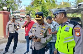 Hindari Dampak Negatif Judi Online, Kapolsek Bontoala Dan Kanit Provost Sidak HP Personil