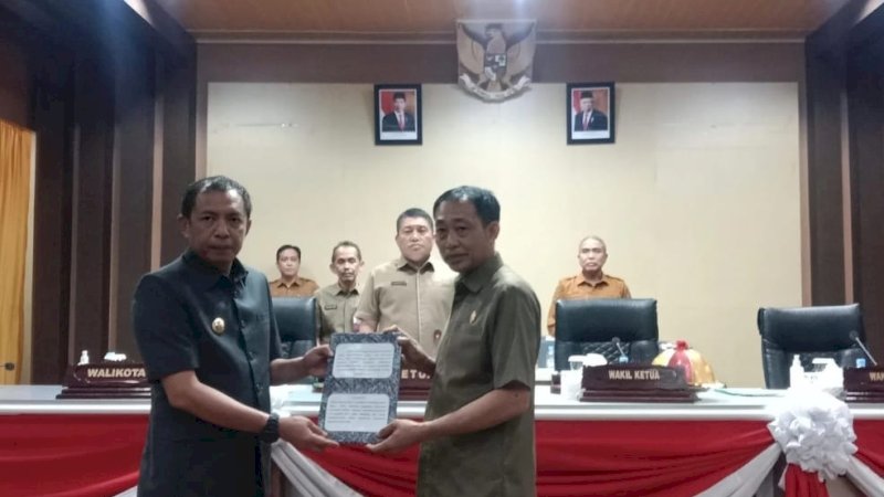 PJ Wali Kota Parepare Serahkan Ranperda Pertanggungjawaban APBD TA 2023