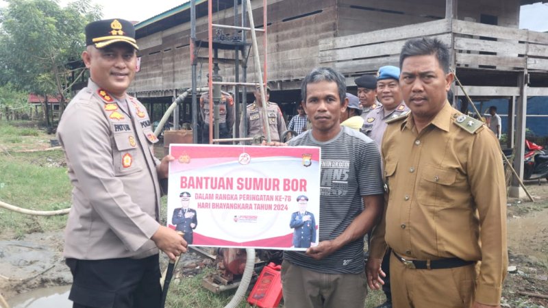 Polres Wajo Beri Bantuan Sumur Bor dan Paket Sembako ke Masyarakat