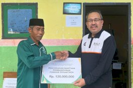 Kalla Translog Bekerja Sama Dengan Yayasan Hadji Kalla Gelar Khitanan Massal dan Berikan Bantuan Pembangunan Pondok Pesantren di Konawe Utara
