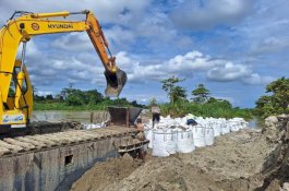 Tutup Tanggul Jebol, Balai Lakukan Pemasangan Jumbo Bag