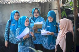 SMEP Hari Pertama, PKK Kecamatan Bontomarannu Gowa Hadirkan Kerajinan Tangan dari Botol Bekas