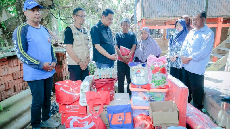 Bupati Barru Berkunjung ke Lokasi Kebakaran Dusun Panrengnge, Semangati dan Bantu Korban