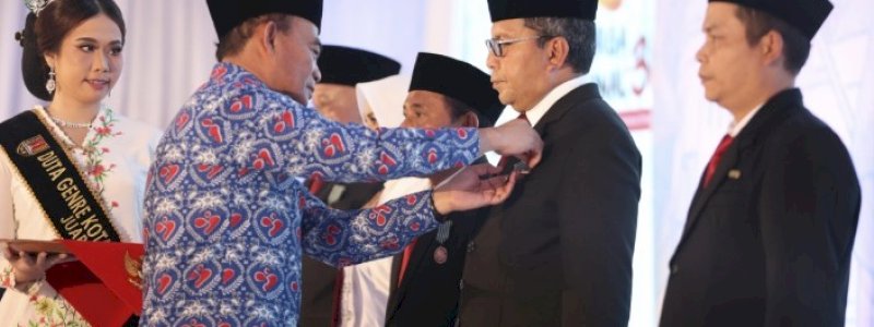 Danny Pomanto Dianugerahi Satyalencana Wira Karya 2024 oleh Presiden RI Joko Widodo