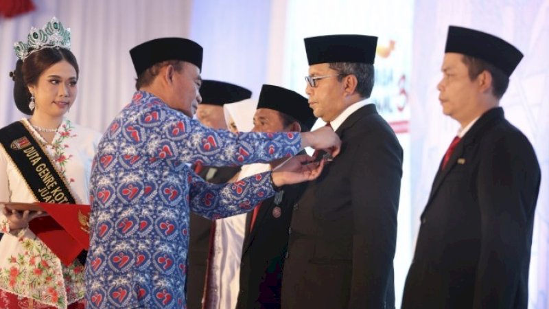 Danny Pomanto Dianugerahi Satyalencana Wira Karya 2024 oleh Presiden RI Joko Widodo