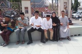 Akbar Ali Ikut Berbaur di Jumat Berkah di Masjid Raya