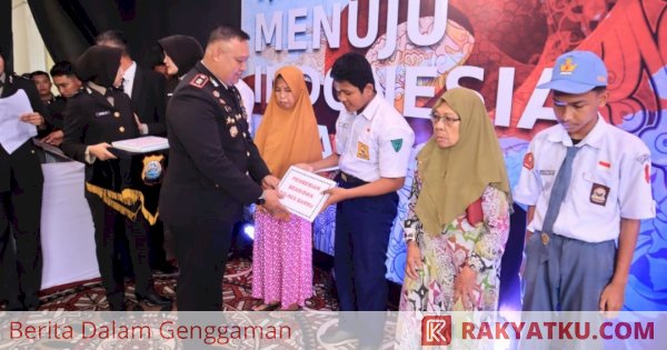 Tebar Benih Kebaikan, Polres Barru Berikan Beasiswa di Hari Bhayangkara