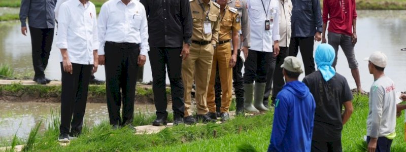 Pj Gubernur Sulsel Dampingi Presiden Jokowi Kunjungan Kerja di Kabupaten Bone