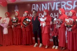 Anniversary Nana Palaha Beauty Bagi-Bagi Pin Emas Ke Membernya